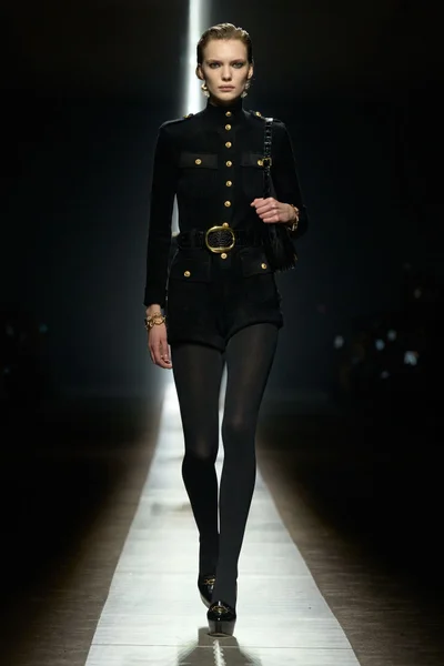 Look 7